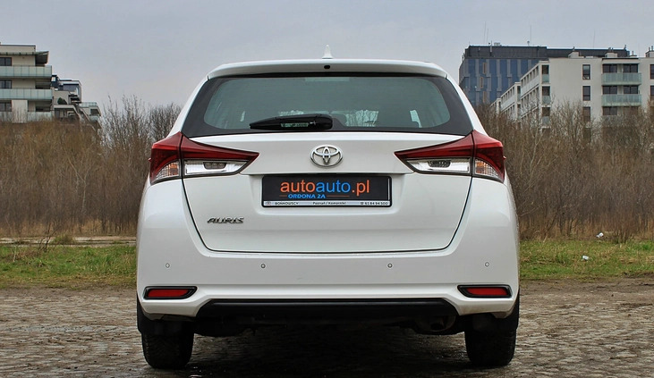 Toyota Auris cena 53899 przebieg: 111600, rok produkcji 2018 z Dębno małe 56